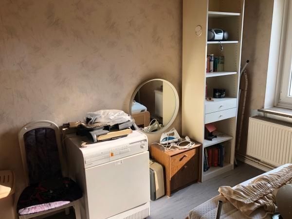 Schlafzimmer vor der Entrümpelung